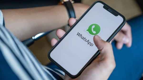 WhatsApp வழியாக சுதந்திர தின GIF-களை எப்படி அனுப்புவது?