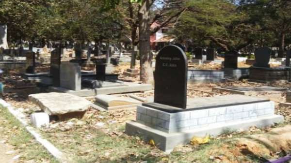 சம்பவ இடத்துக்கு வந்த அதிகாரிகள்