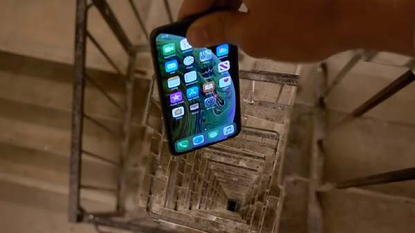 26வது மாடியில் இருந்து கீழே விழுந்த iPhone-க்கு எதுவுமே ஆகலையா.!