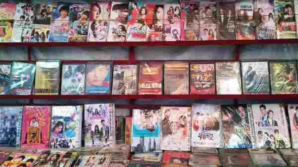 பென்-டிரைவ் மூலம் திரைப்படங்களை மாற்றிக்கொண்டது குற்றமா?