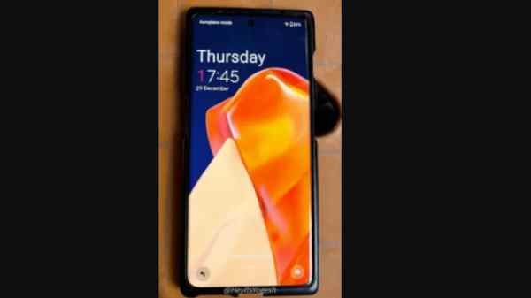  curved AMOLED டிஸ்பிளே 
