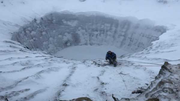 பனியில் புதைந்திருந்த 48,500 ஆண்டு பழமையான ஸோம்பி வைரஸ்.!