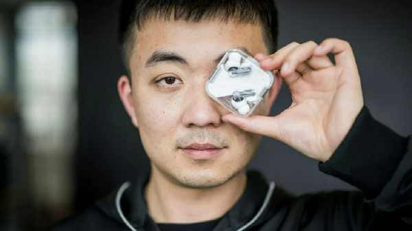 யார் இந்த கார்ல் பெய்?