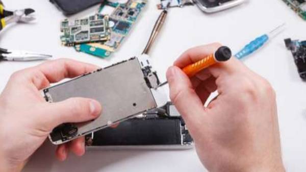 நீரில் விழுந்த போன் ON ஆன பிறகு என்ன செய்ய வேண்டும்?