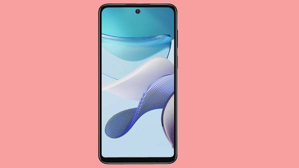  இந்தியாவில் கம்மி விலையில் 2 போன்களை இறக்கிவிடும் Motorola.! 