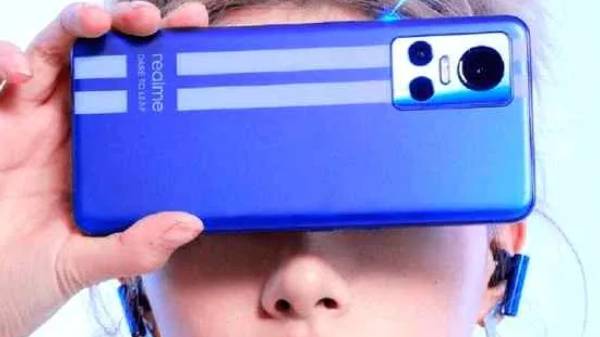 6.74-இன்ச் AMOLED டிஸ்ப்ளே