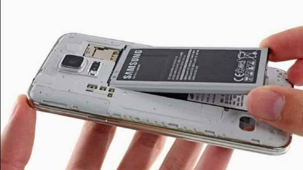 போன் தண்ணீரில் விழுந்த உடனே நீங்கள் செய்ய வேண்டிய விஷயங்கள் இது தான்.!