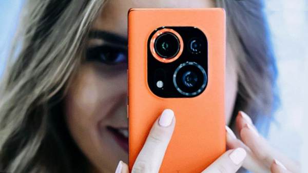 மக்கள் கவனத்தை காந்தம் போல ஈர்த்த ஸ்மார்ட்போனா இது.! 