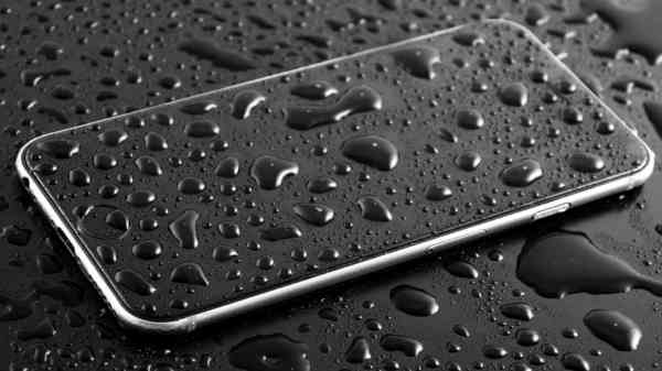 ஸ்மார்ட்போனுக்கு தண்ணீர்ல கண்டமா? 