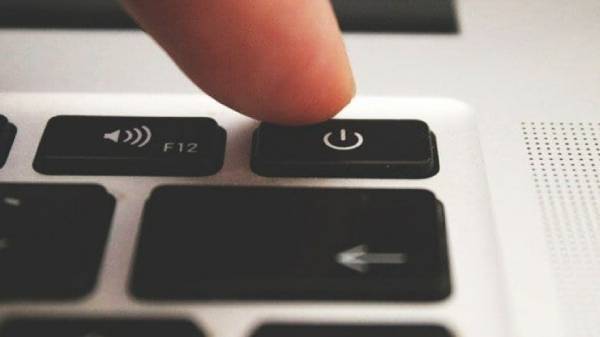 Laptop-ஐ ஷட்டவுன் செய்வது நல்லதா? இல்லை ஸ்லீப் மோடில் வைப்பது நல்லதா?