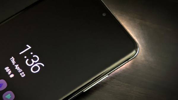 Android & iPhone கேமரா பிளாஷ் லைட்ட இப்படியும் யூஸ் பண்ணலாமா? 