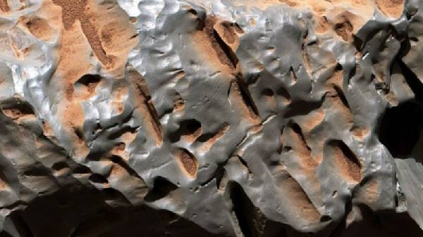 செவ்வாய் கிரகத்தில் NASA-வுக்கு கிடைத்த விண்கல்.! கிரகம் சிதறி வந்தா?