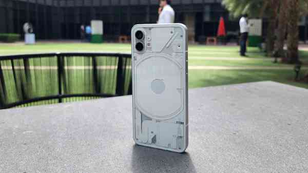 சத்தமின்றி ஸ்மார்ட்போன், இயர்பட்ஸ்-க்கு தள்ளுபடி அறிவித்த Nothing.! 