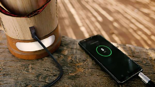 கடல் நீர் மற்றும் சிறுநீரில் இயங்கும் வாட்டர் லைட் பவர் பேங்க் சாதனம்!