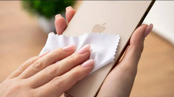 iPhone மற்றும் Android போனை எப்படி வீட்டில் சுத்தம் செய்வது?