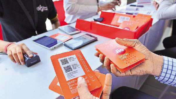 Jio ஆட்டம் ஆரம்பம்! ரூ.198 விலையில் டேட்டாவுடன் STB, OTT நன்மையுமா?