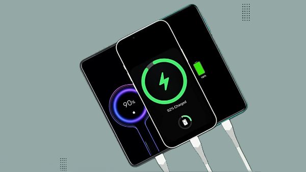 உங்க போனில் WhatsApp, Instagram-லாம் சைலன்ட்டா என்ன செய்கிறது தெரியமா?