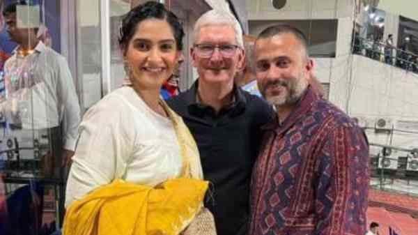 இது Tim Cook-ஆ இல்ல எலான் மஸ்க்-ஆ.. பாவம் அவரே கன்பியூஸ் ஆகிட்டாரு போல