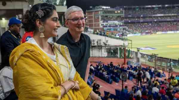 இது Tim Cook-ஆ இல்ல எலான் மஸ்க்-ஆ.. பாவம் அவரே கன்பியூஸ் ஆகிட்டாரு போல