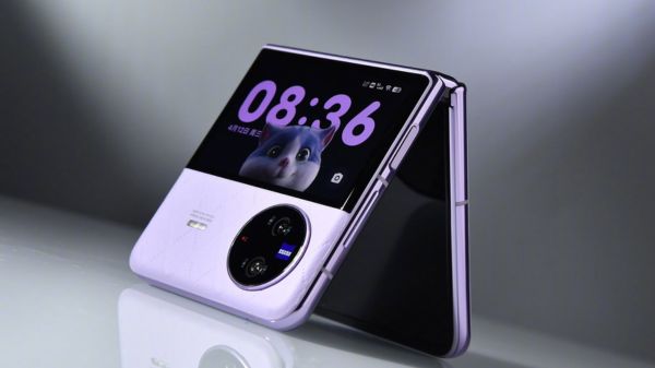 ஒரே போனில் 2 கர்வ் எட்ஜ் டிஸ்பிளே.. வியக்க வைக்கும் Vivo X Flip! ஒரே போனில் 2 கர்வ் எட்ஜ் டிஸ்பிளே.. வியக்க வைக்கும் Vivo X Flip!