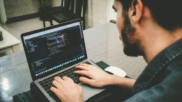 AI வருகையால் சாப்ட்வேர் இன்ஜினியர் வேலை இருக்குமா?  