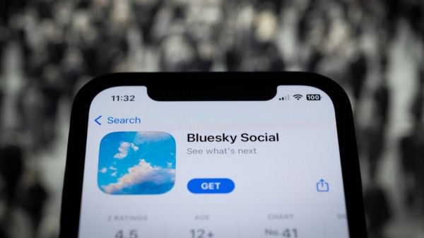ஆடிய ஆட்டமென்னா.? ட்விட்டரைவிட்டு Bluesky-க்கு தாவும் பிரபலங்கள்!