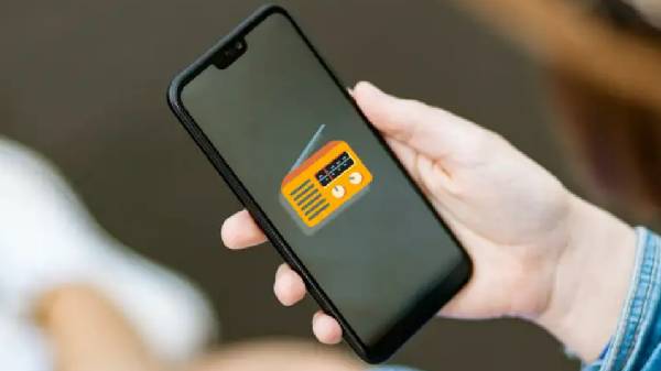 இந்த அம்சம் இல்லாத போன்களுக்கு இந்தியாவில் தடையா? எதற்காக தெரியுமா?