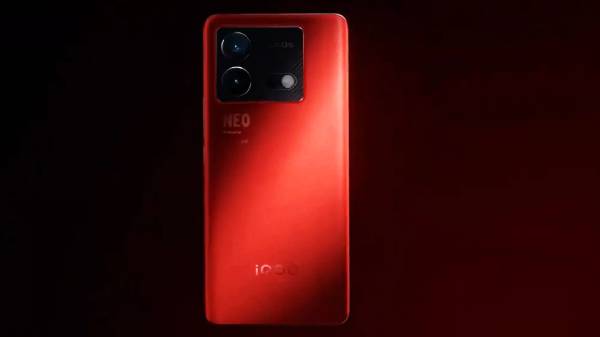 ஓபன்னா சொன்னா இப்படி ஒரு கெத்தான போனுக்காக தான் காத்திட்டு இருந்தோம்! 