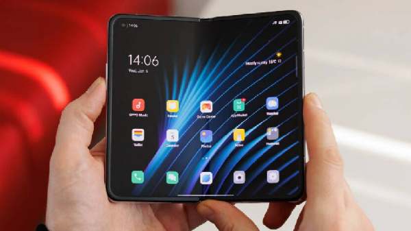 முதல் முறையாக போல்டபில் போனை அறிமுகம் செய்கிறதா OnePlus?