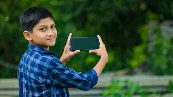 உலகமே வியக்கும் முடிவு! அழியும் மழலை பருவம்! ஸ்மார்ட்போனுக்கு தடை! உலகமே வியக்கும் முடிவு! அழியும் மழலை பருவம்! ஸ்மார்ட்போனுக்கு தடை!