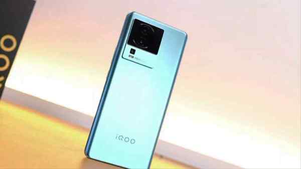 சும்மா நச்சுனு இருக்கே: அட்டகாசமான 5ஜி போனை இறக்கிவிடும் iQOO.! 