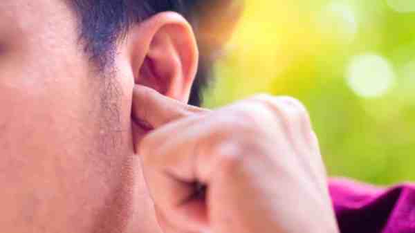 சொன்னா கேக்குறீங்களா? Earbuds ஆசையால் செவிடான மாணவன்!