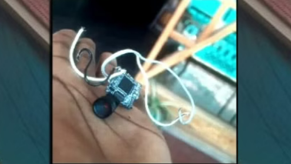 படுக்கையறையில் மின்னிய கேமரா! பதறி போன காதல் ஜோடி.. மிரட்டிய ஓனர்!