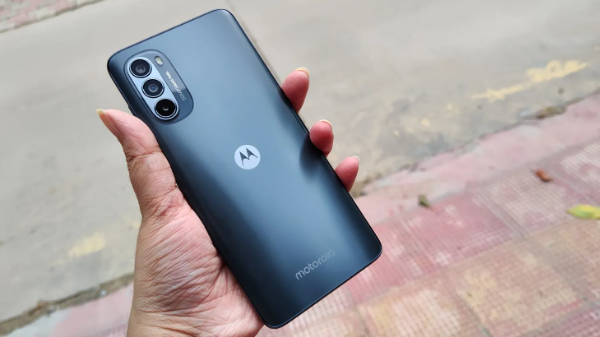 வாரே வா! செம்ம ஆஃபர்.. பிரபலமான MOTOROLA 5ஜி போனை வாங்க சரியான நேரம்.!