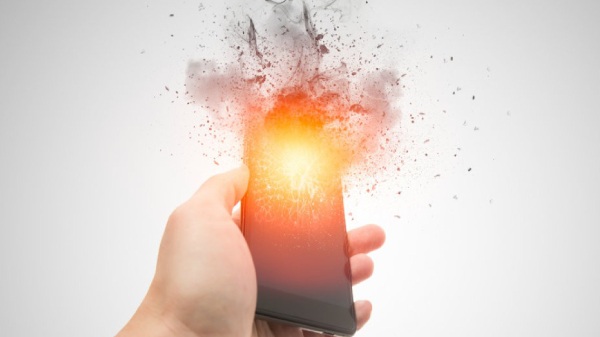 ஓவர்ஹீட் ஆகும் மொபைலை டக்னு கூல் ஆக்கும் சிம்பிள் ஐடியா!