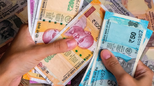 மொபைல் போன் மூலம் 20 லட்சம் கள்ள நோட்டு அடித்த கும்பல்..