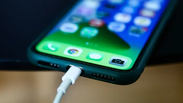 ஐபோன் பயனர்களுக்கு ஆப்பிள் கொடுத்த வார்னிங்.. இதை செஞ்சா டேன்ஜர்..