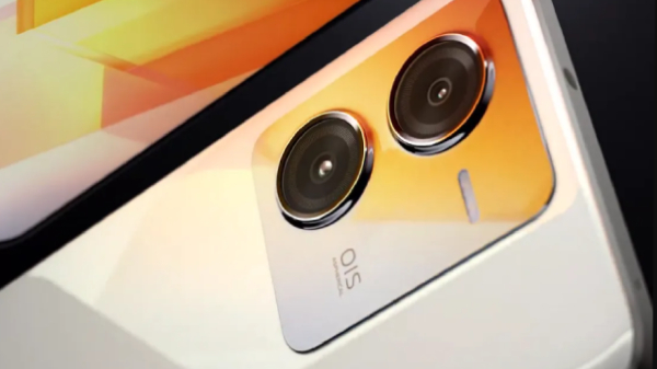 120W ஃபாஸ்ட் சார்ஜ்.. ஆகஸ்ட் 31-ல் வரும் சூப்பர் போன்.. எந்த மாடல்?