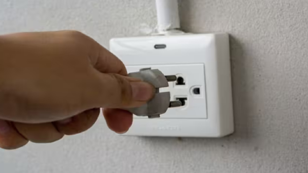 மொபைல் சார்ஜிங் கேபிளால் 8-மாத குழந்தை பரிதாப பலி!