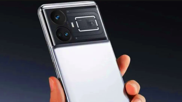 240W ஃபாஸ்ட் சார்ஜிங்..  நாளைக்கு லான்ச் ஆகும் புதிய ரியல்மி போன்.. 