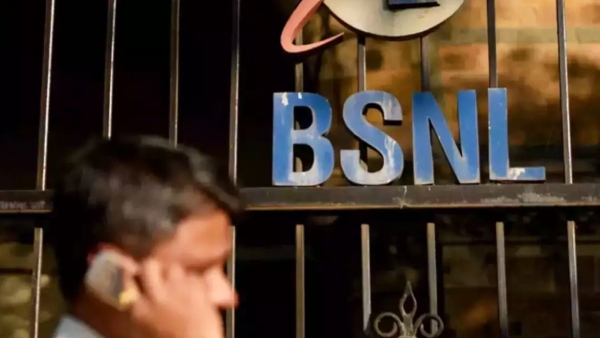 மாதத்துக்கு ரூ.166 போதும்.. ஒரு வருட வேலிடிட்டி.. டேட்டா.. வாய்ஸ்! மாதத்துக்கு ரூ.166 போதும்.. ஒரு வருட வேலிடிட்டி.. டேட்டா.. வாய்ஸ்!