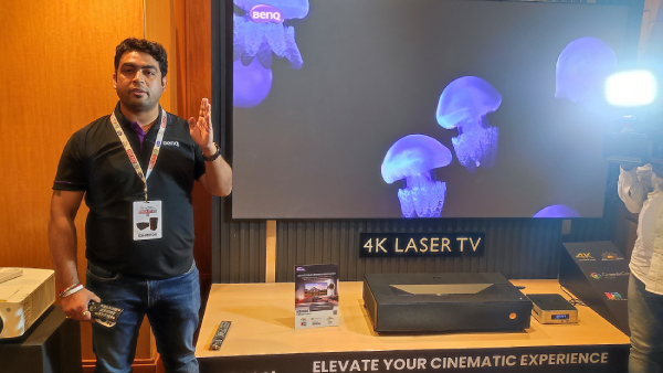 இனி Smart TV எதுக்கு? இந்த 4K ப்ரொஜெக்டர் போதும்!