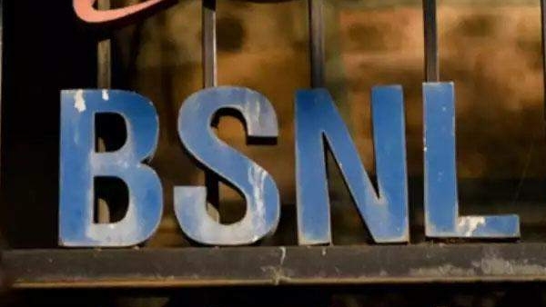 மாதம் ரூ.126 போதும்.. 365 நாட்கள் வேலிடிட்டி.. 2GB டெய்லி டேட்டா!