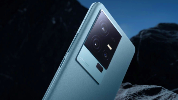 இந்த போன் வேற லெவல்ல இருக்குது.. 64MP கேமரா.. 24GB ரேம்.. எந்த மாடல்?