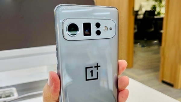 iPhone-க்கு செக் மேட் வைத்த OnePlus.. ஐபோன்னுடன் நேருக்கு நேர் போட்டி!