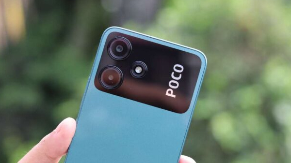 பிளிப்கார்ட் பிச்சிக்குது.. மலிவு விலையில் Poco 5G போன்.. எந்த மாடல்?