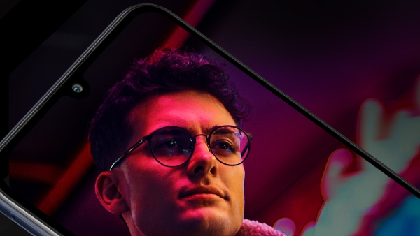 ரூ.2000 கம்மி.. 1TB மெமரி.. OIS கேமரா.. 6000mAh பேட்டரி.. எந்த மாடல்?