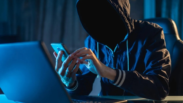 ஹோட்டல், உணவகங்களுக்கு ரேட்டிங் கொடுத்து 13 லட்சம் திருட்டு..