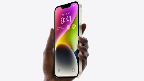 இது கனவா இல்லை நிஜமா? பட்ஜெட்டில் தூள் கிளப்பப்போகும் iPhone SE 4..