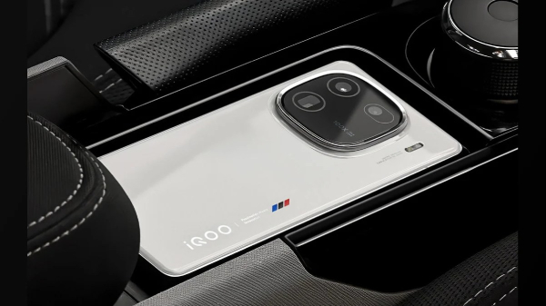 ரூ.2999 மதிப்புள்ள Vivo TWS இலவசம்! iQOO 12 விற்பனை பிச்சுக்கும் போல!